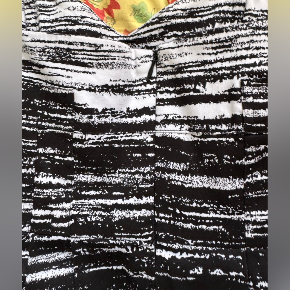 Calvin Klein Strapless Black & White with Pockets - Picture 9 of 16